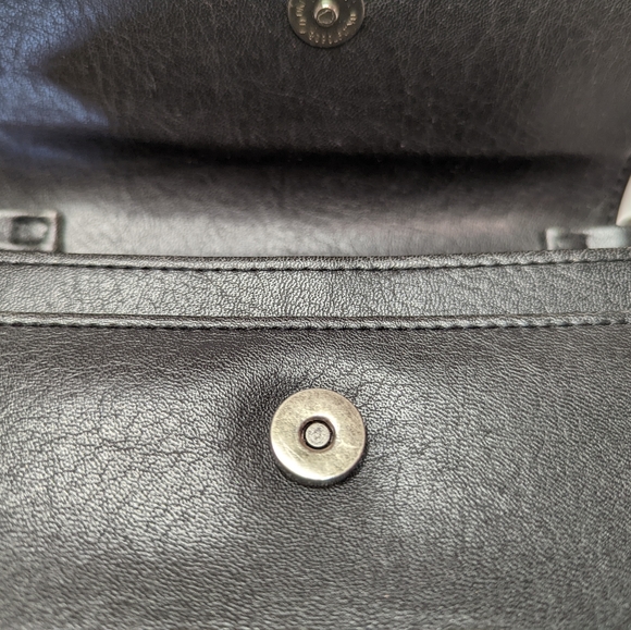 Matt & Nat Black Crossbody Purse - Picture 7 of 13